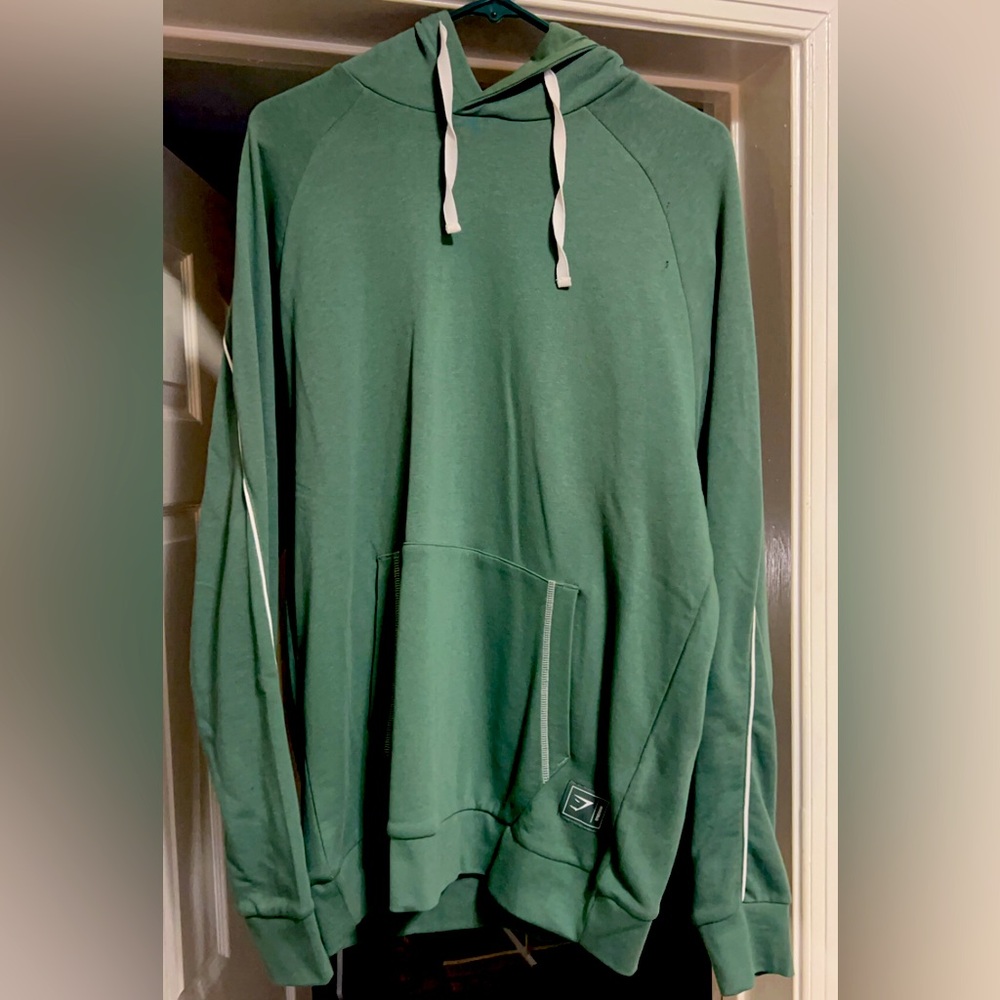 Gym shark pullover